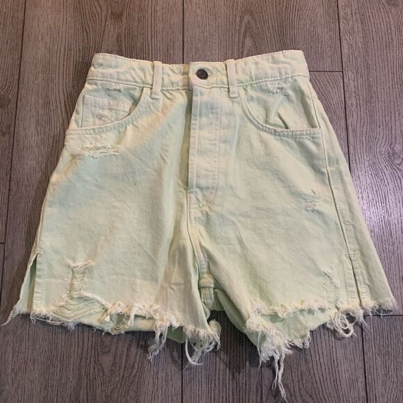 Zara woman’s high rise light green distressed jean shorts - Picture 1 of 5